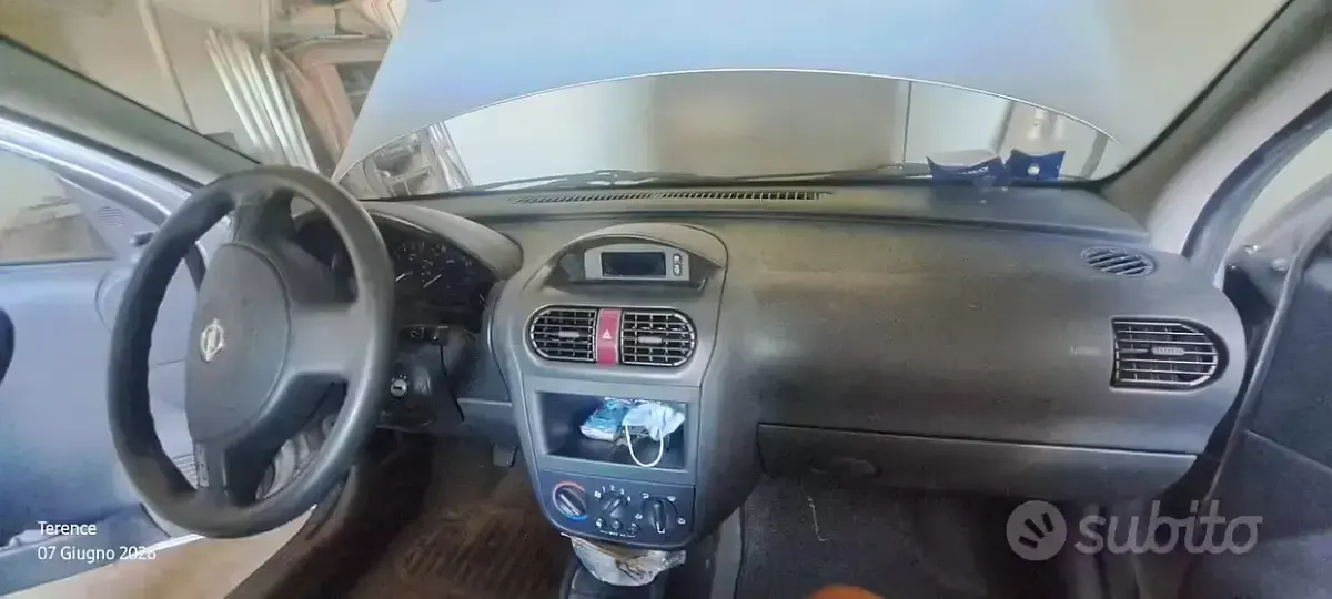 Usata Opel Corsa 65 CV (47 kW) 2002 Grigio Utilitaria