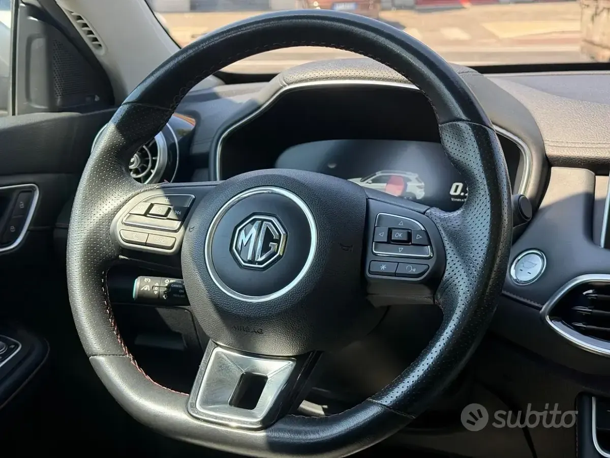 Usata MG HS Luxury 162 CV (119 kW) 2023 Grigio SUV