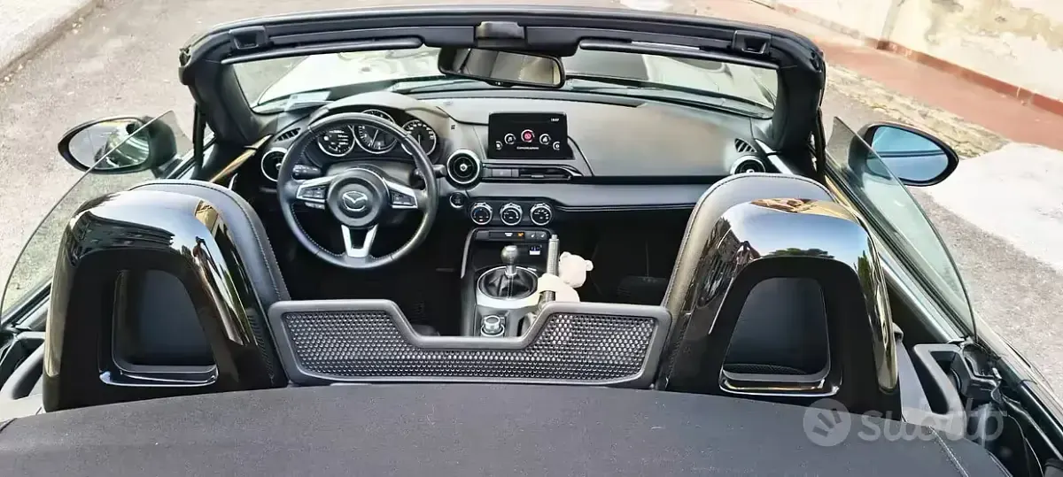 Usata Mazda MX5 132 CV (97 kW) 2022 Grigio Cabrio