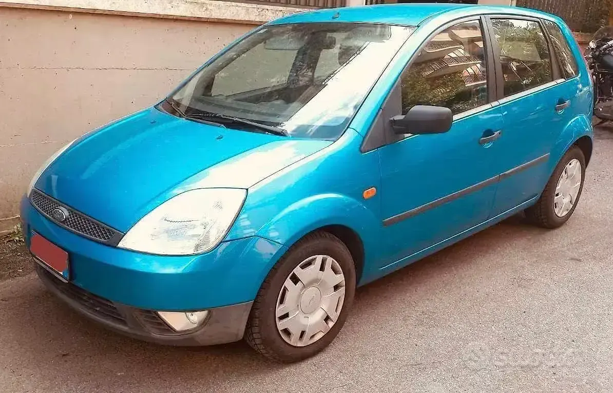 Usata Ford Fiesta Ghia 75 CV (55 kW) 2004 Bluazzurro Utilitaria