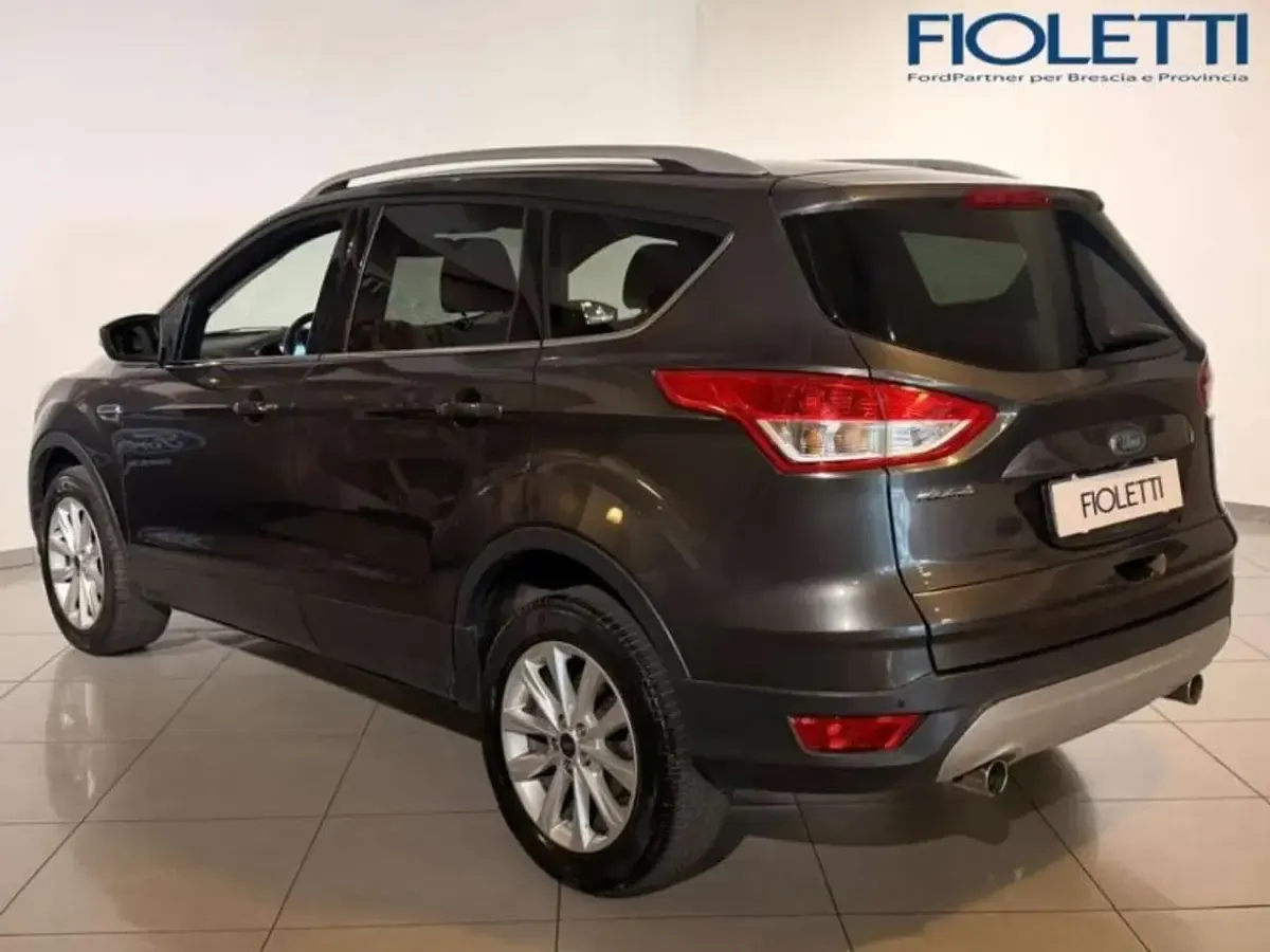 Usata Ford Kuga Titanium 120 CV (88 kW) 2016 Grigio SUV