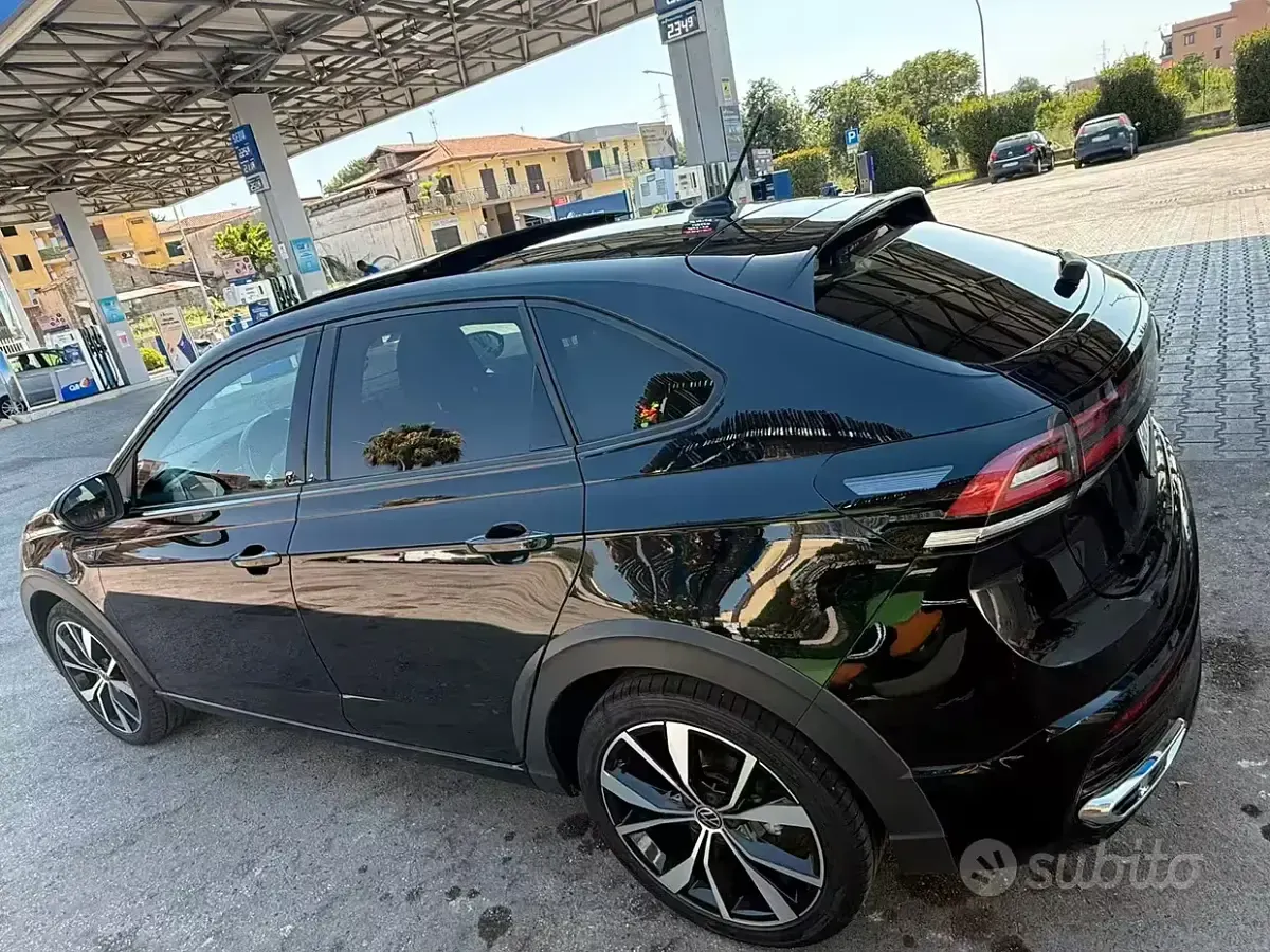 Usata VW Taigo R-line 110 CV (80 kW) 2023 Nero SUV
