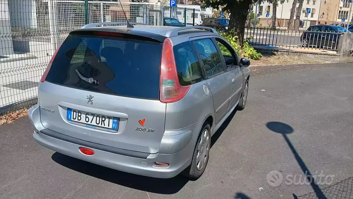 Usata Peugeot 206 88 CV (64 kW) 2006 Grigio Station wagon