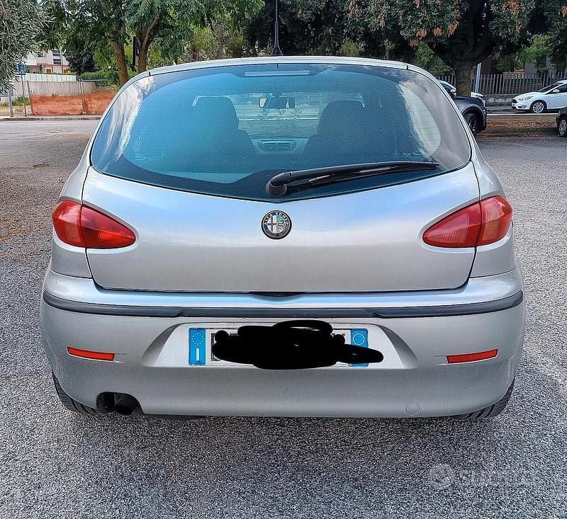 Usata Alfa Romeo 147 116 CV (85 kW) 2002 Grigio Utilitaria