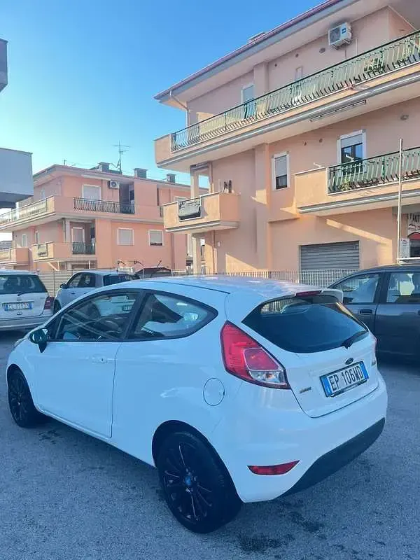 Usata Ford Fiesta 95 CV (69 kW) 2014 Utilitaria