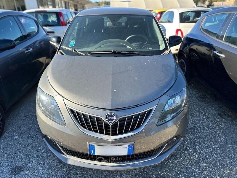 Usata Lancia Ypsilon S 70 CV (51 kW) 2024 Grigio Utilitaria