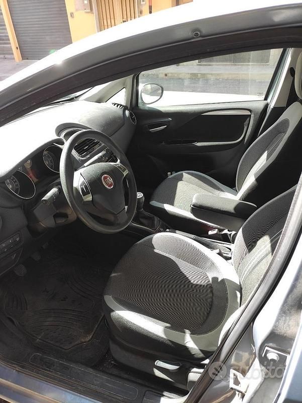 Usata Fiat Punto 95 CV (69 kW) 2012 Grigio Utilitaria