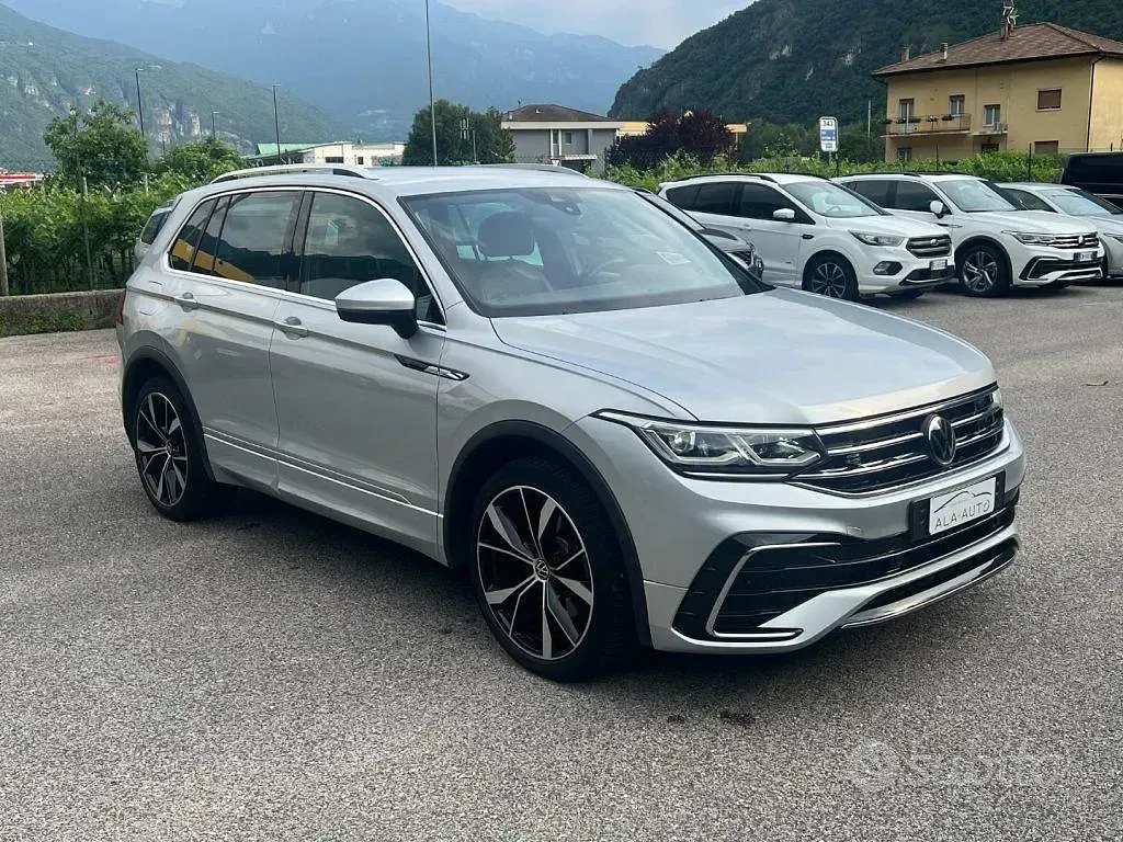 Usata VW Tiguan R-line 190 CV (139 kW) 2023 Grigio SUV