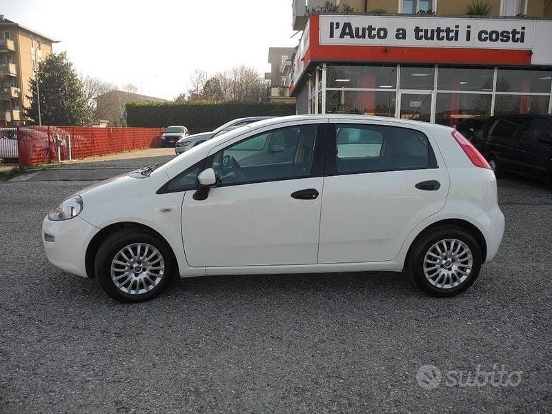 Usata Fiat Punto Street 75 CV (55 kW) 2014 Bianco Utilitaria