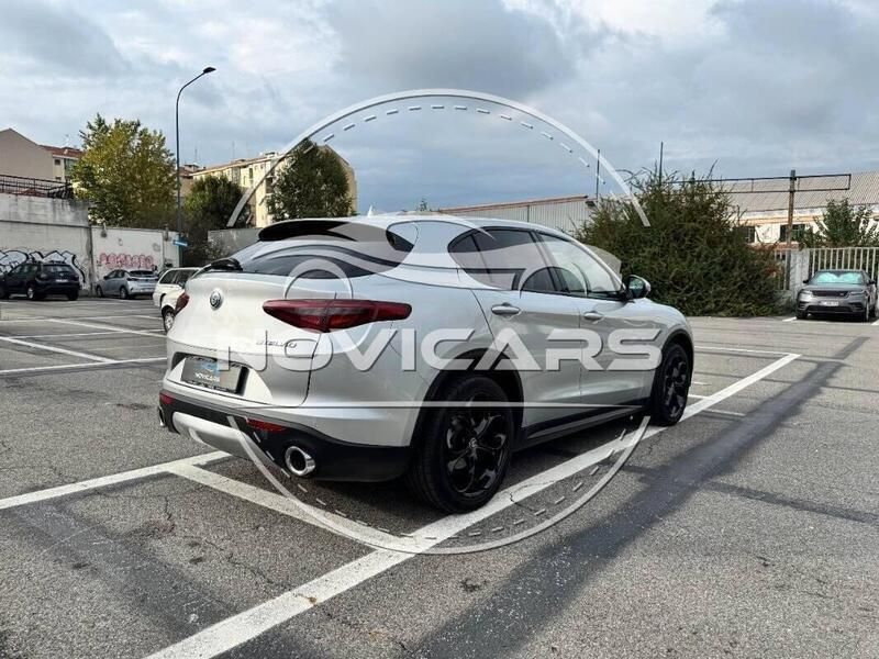 Usata Alfa Romeo Stelvio Executive 179 CV (131 kW) 2018 Argento SUV