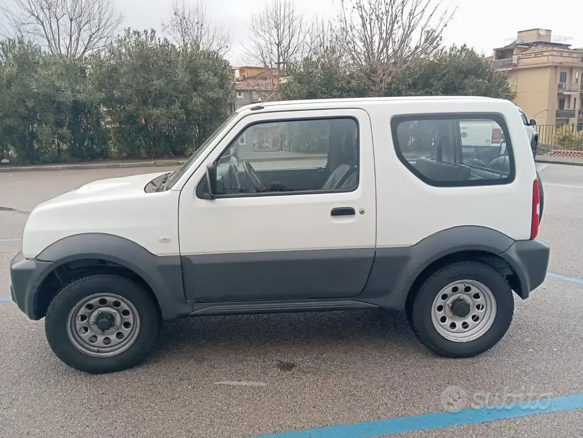 Usata Suzuki Jimny 85 CV (62 kW) 2018 Bianco SUV