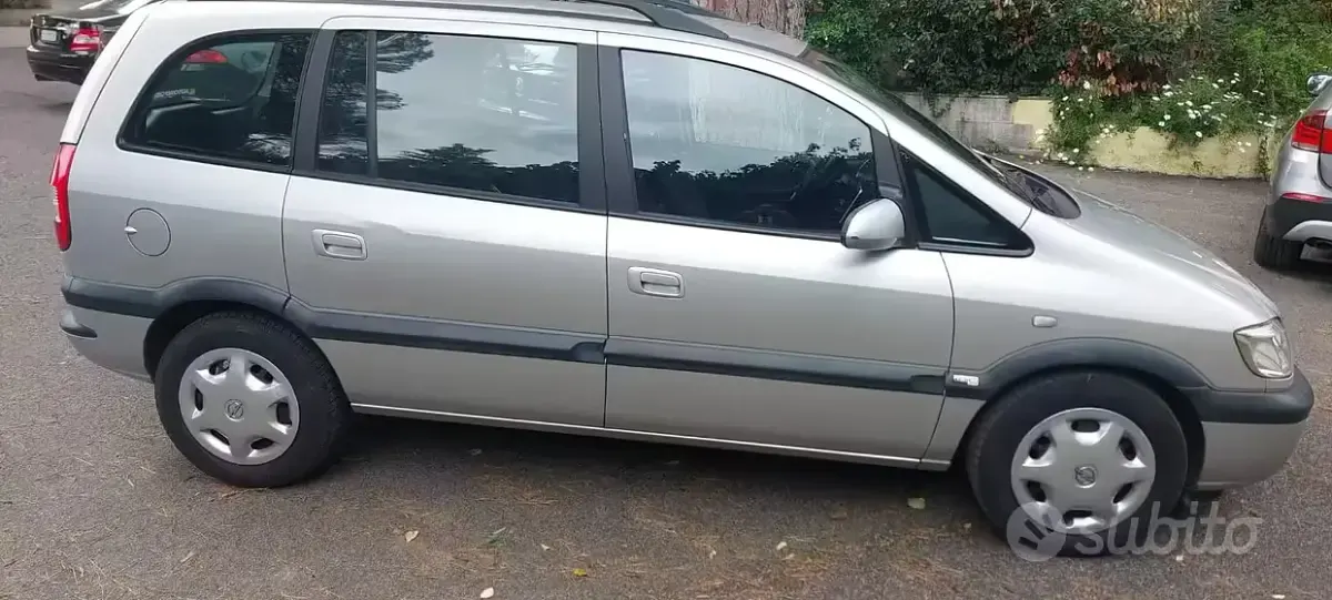 Usata Opel Zafira 100 CV (73 kW) 2004 Monovolume