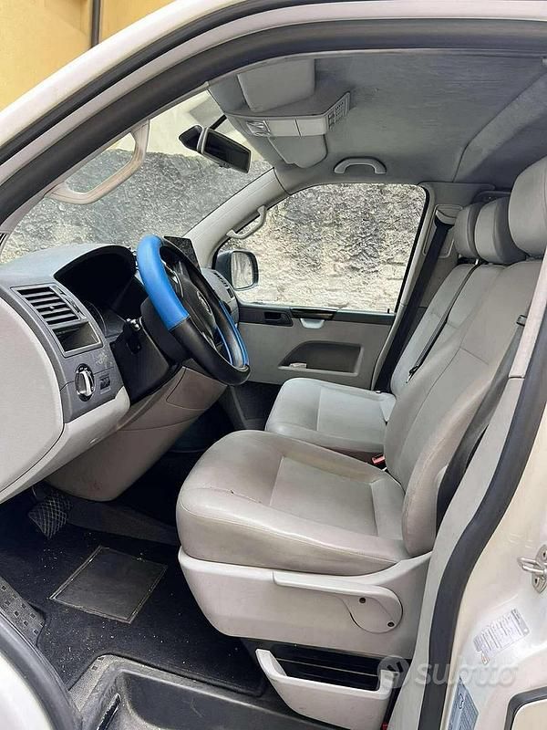 Usata VW Caravelle 2012 Bianco Monovolume