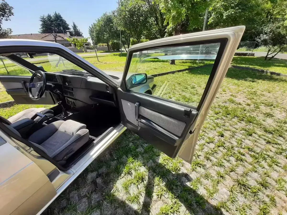 Usata Alfa Romeo 75 148 CV (108 kW) 1990 Berlina
