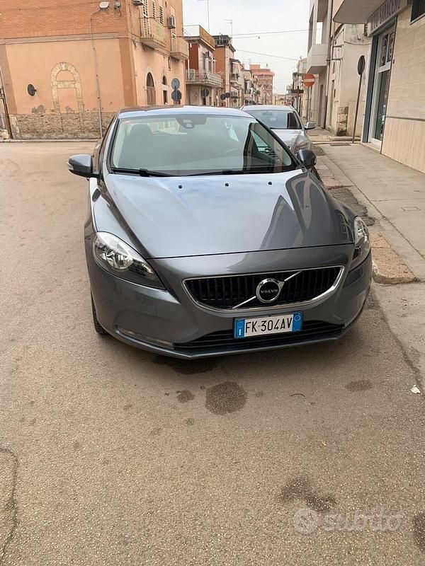 Usata Volvo V40 Business Edition 120 CV (88 kW) 2017 Grigio Berlina