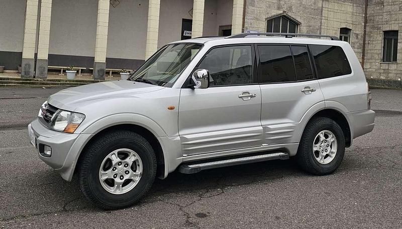 Usata Mitsubishi Pajero 160 CV (117 kW) 2001 Argento SUV