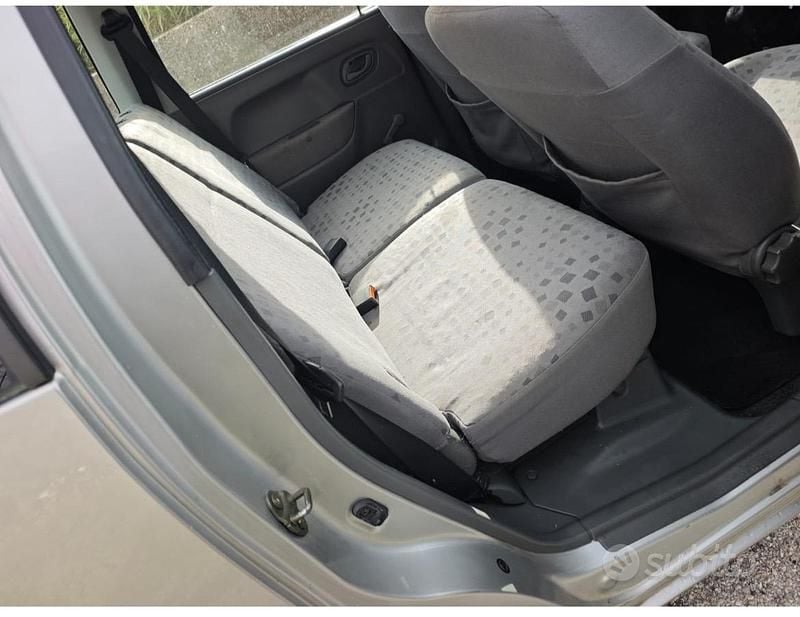 Usata Opel Agila 58 CV (42 kW) 2001 Grigio Monovolume