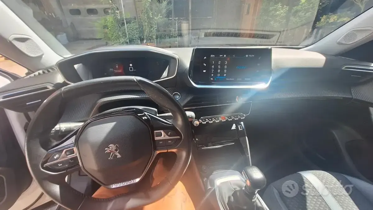 Usata Peugeot 2008 Allure 102 CV (75 kW) 2020 Bianco SUV