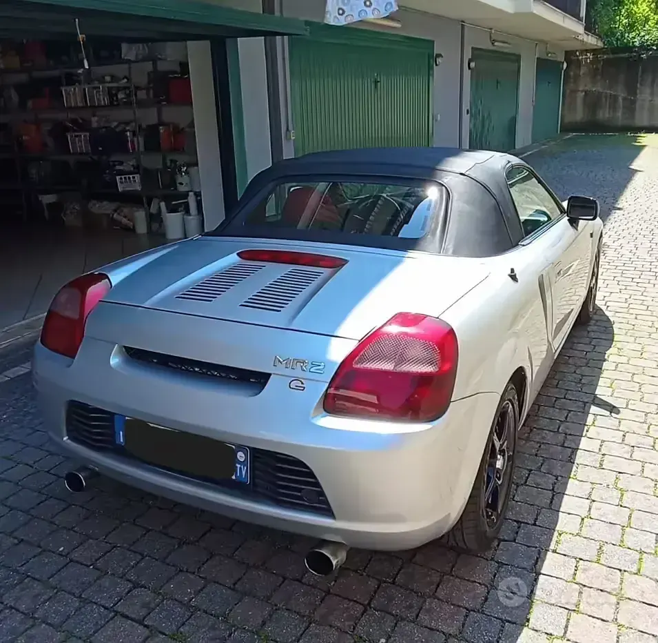 Usata Toyota MR2 140 CV (102 kW) 2000 Grigio Cabrio