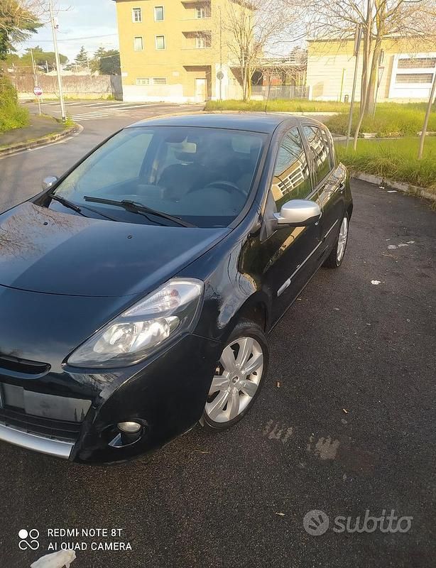 Käytetty Renault Clio 75 HP (55 kW) 2012 Musta Viistoperä