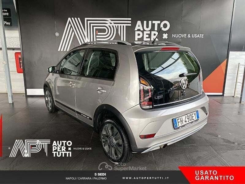 Usata VW cross up! 75 CV (55 kW) 2017 Argento Utilitaria