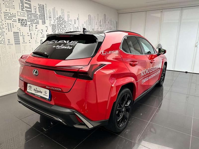Usata Lexus UX 300h Sport Line 184 CV (135 kW) 2024 Rosso SUV