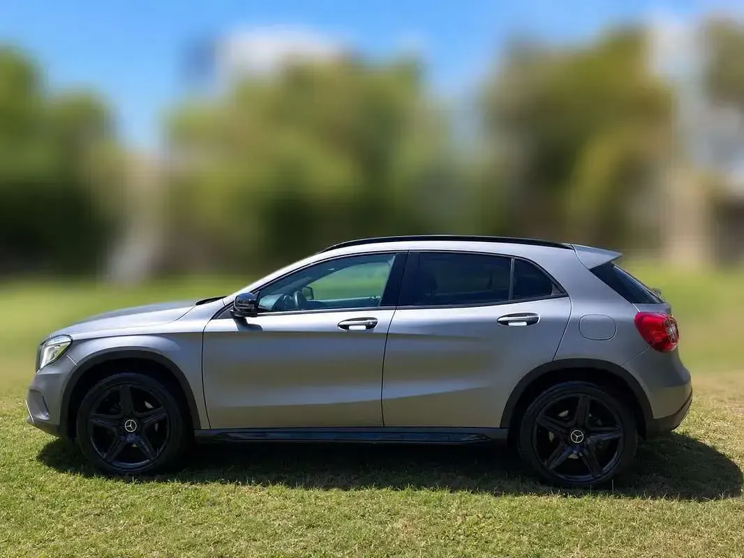 Usata Mercedes GLA200 136 CV (100 kW) 2016 Grigio SUV