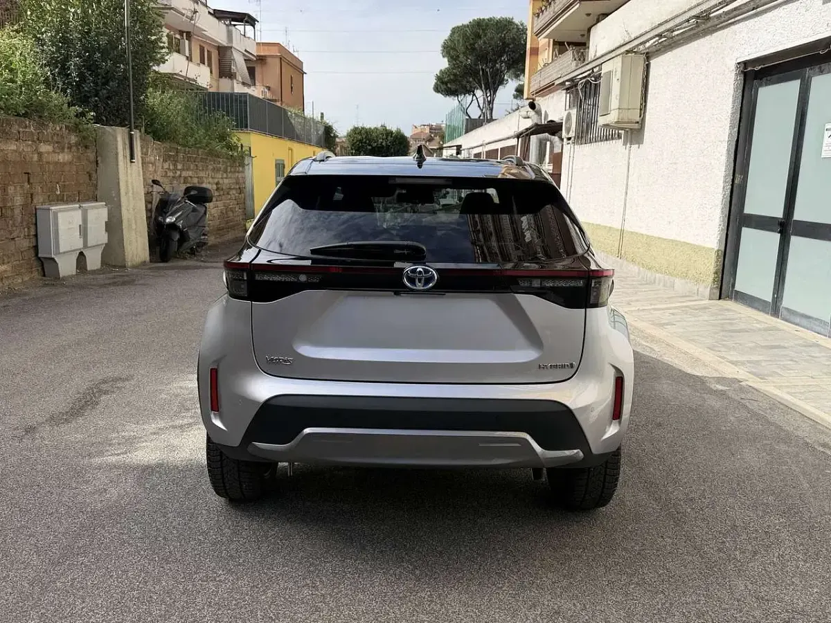 Usata Toyota Yaris Cross 92 CV (67 kW) 2023 Argento SUV