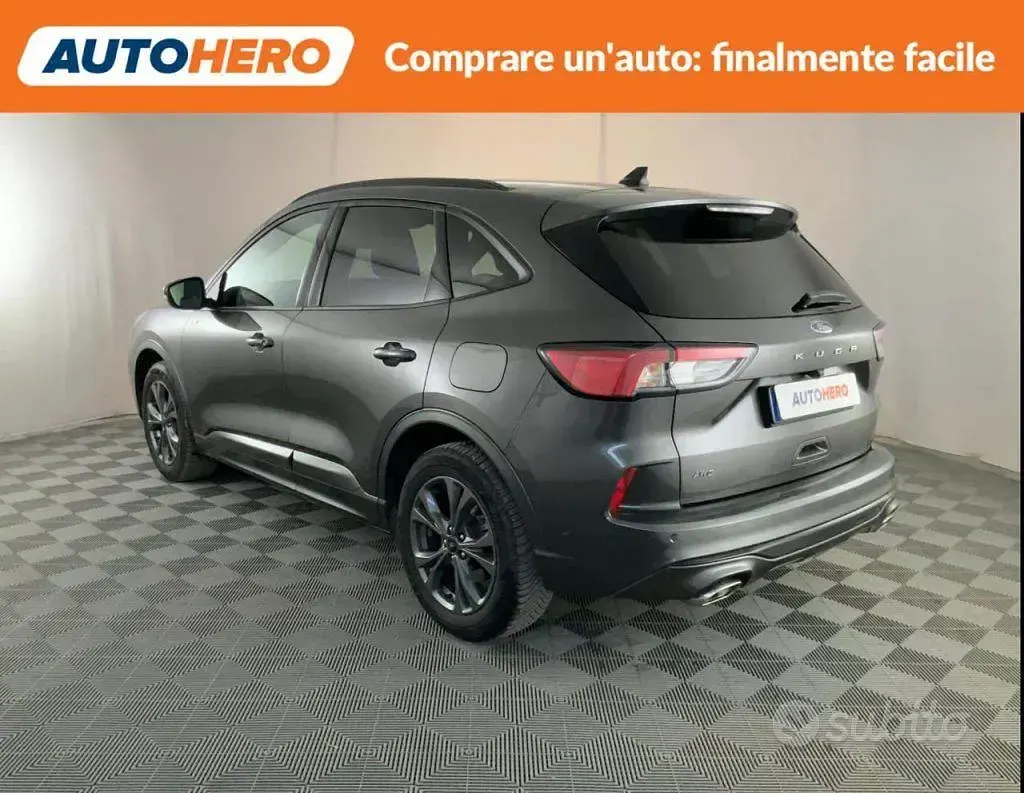 Usata Ford Kuga 120 CV (88 kW) 2023 Grigio SUV