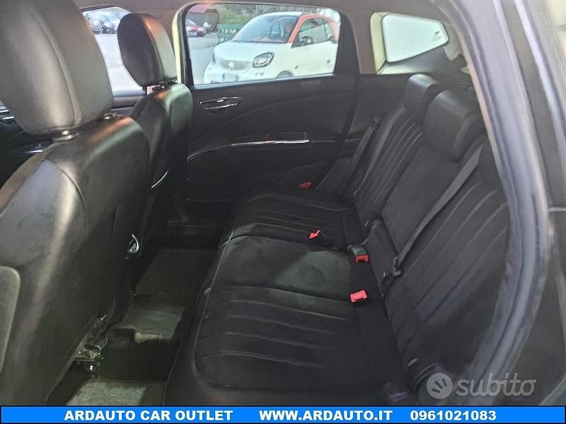 Usata Lancia Delta Gold 120 CV (88 kW) 2012 Grigio Utilitaria