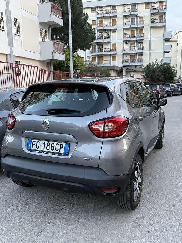 Usata Renault Captur Zen 90 CV (66 kW) 2016 Grigio SUV