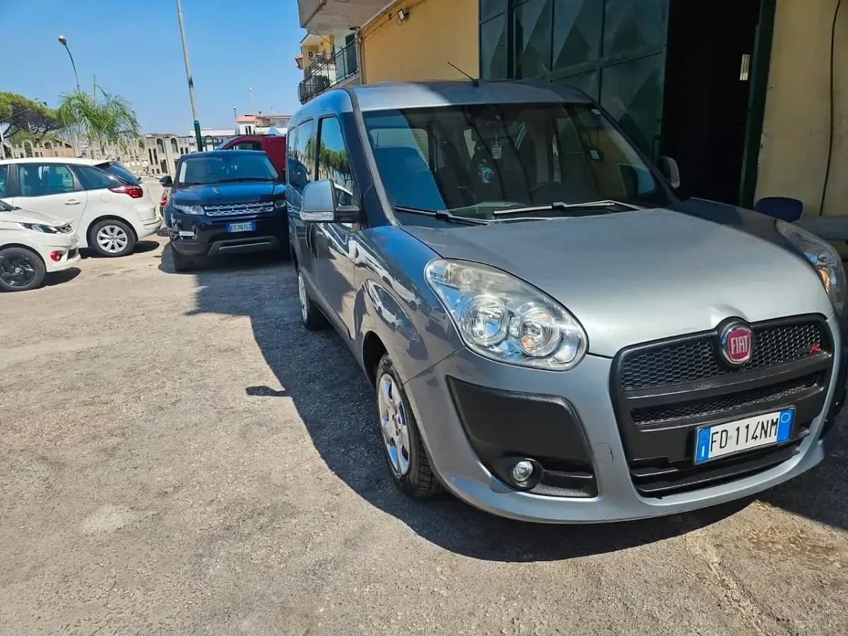 Usata Fiat Doblò 104 CV (76 kW) 2016 Grigio Monovolume