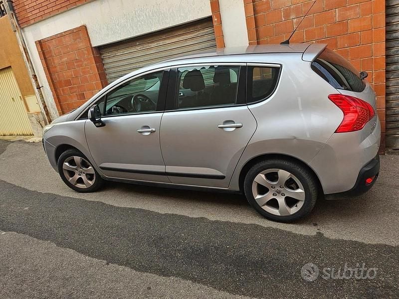 Grigio Usata 2010 Peugeot 3008 Tre volumi | 3400 € (Buon prezzo) - Immagine 1/4