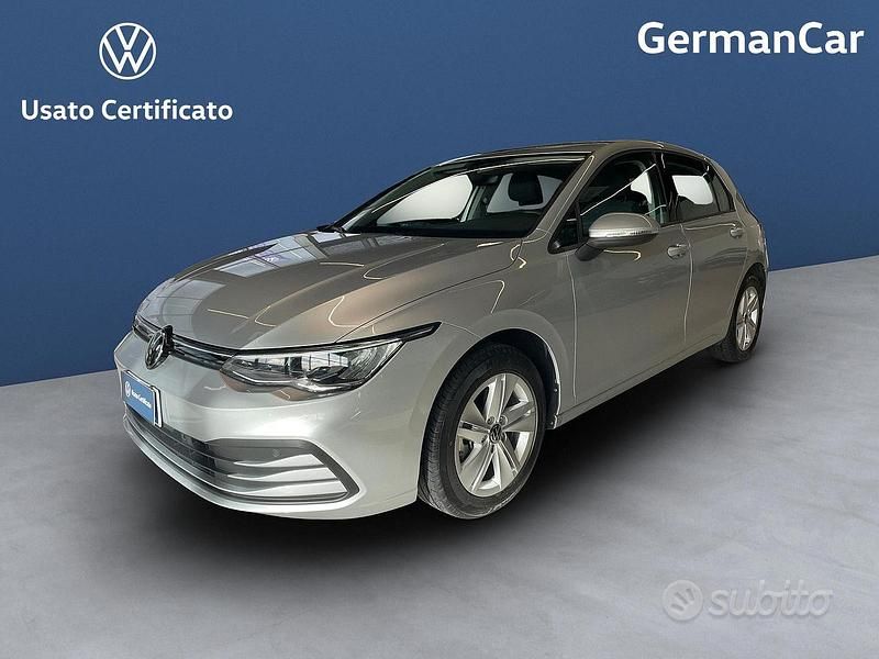 Grigio Usata 2024 VW Golf VIII Life Tre volumi | 23.900 € (Buon prezzo) - Immagine 1/4