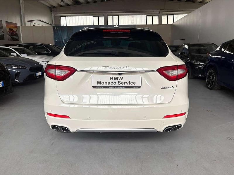 Usata Maserati Levante 275 CV (202 kW) 2020 Bianco SUV