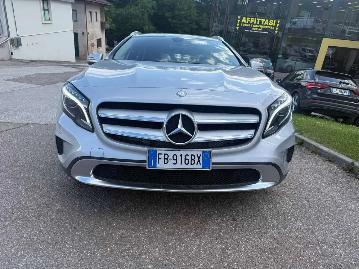 Usata Mercedes GLA200 136 CV (100 kW) 2015 Argento SUV