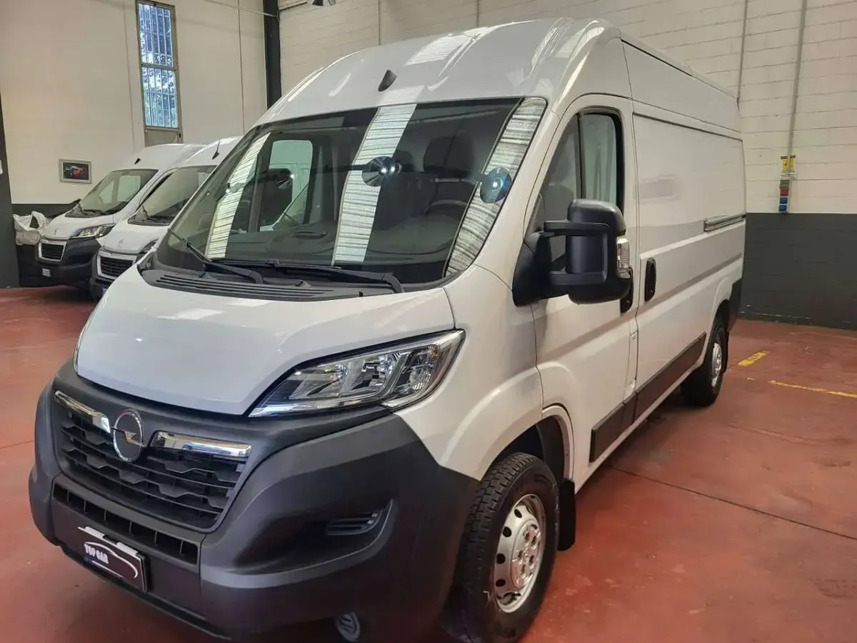 Usata Opel Movano 140 CV (102 kW) 2023 Bianco Furgone