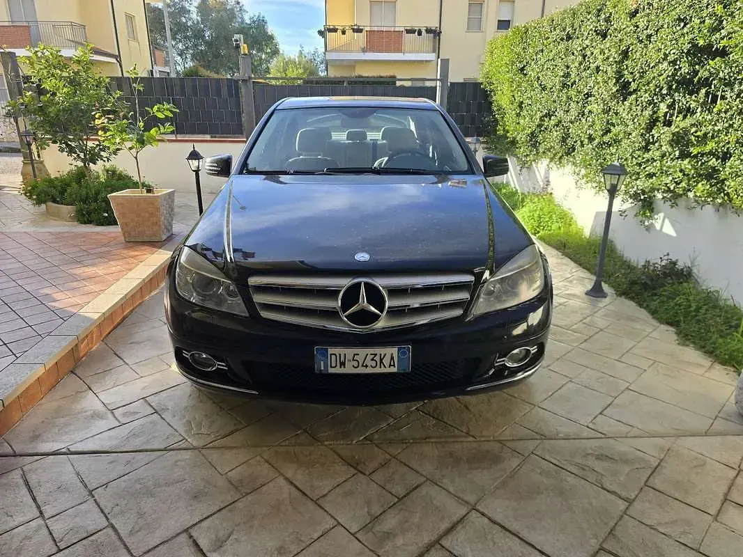 Usata Mercedes C220 Avantgarde 170 CV (125 kW) 2009 Nero Berlina