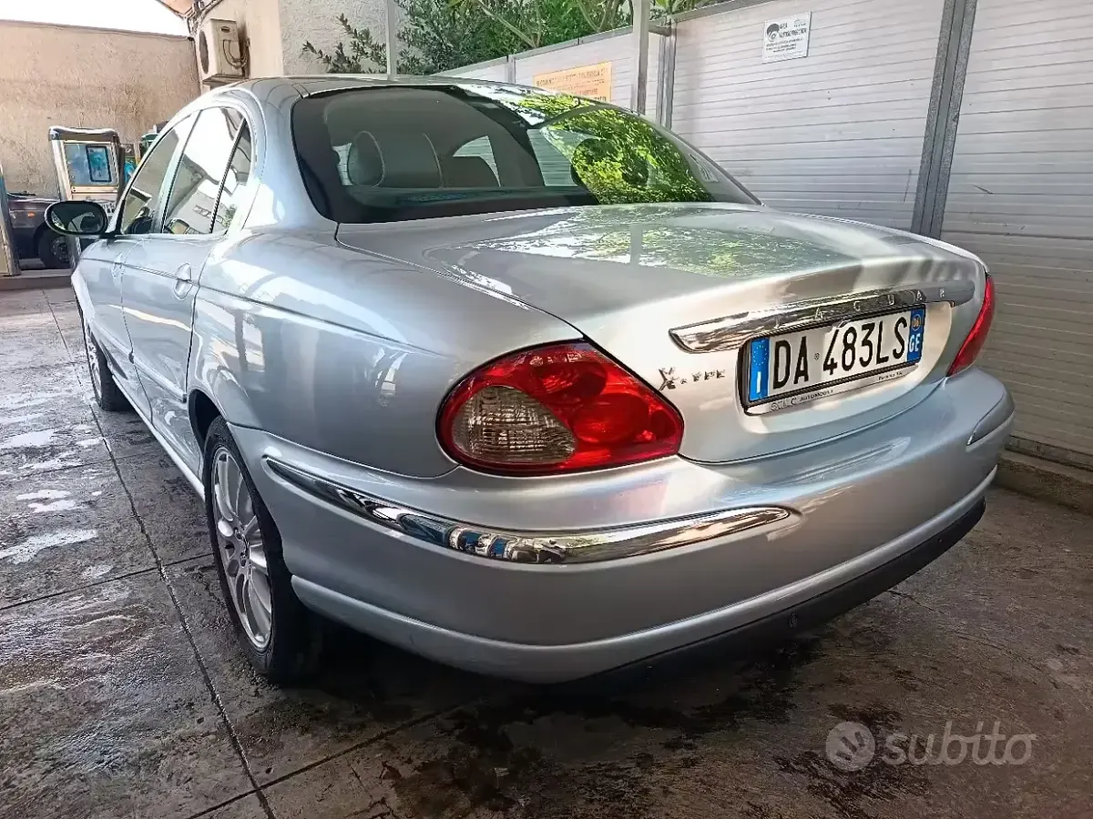 Usata Jaguar X-type 155 CV (114 kW) 2006 Grigio Berlina
