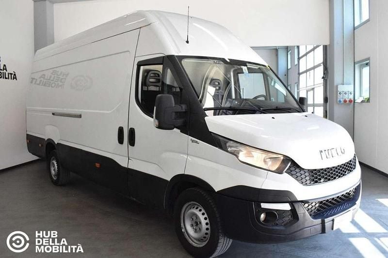 Usata Iveco Daily 136 CV (100 kW) 2017 Bianco Furgone