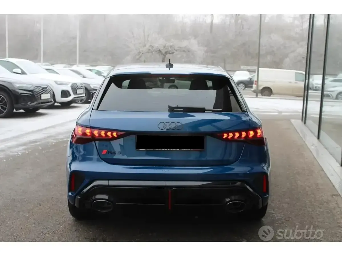 Usata Audi RS3 Sportback 400 CV (294 kW) 2026 Blu Utilitaria