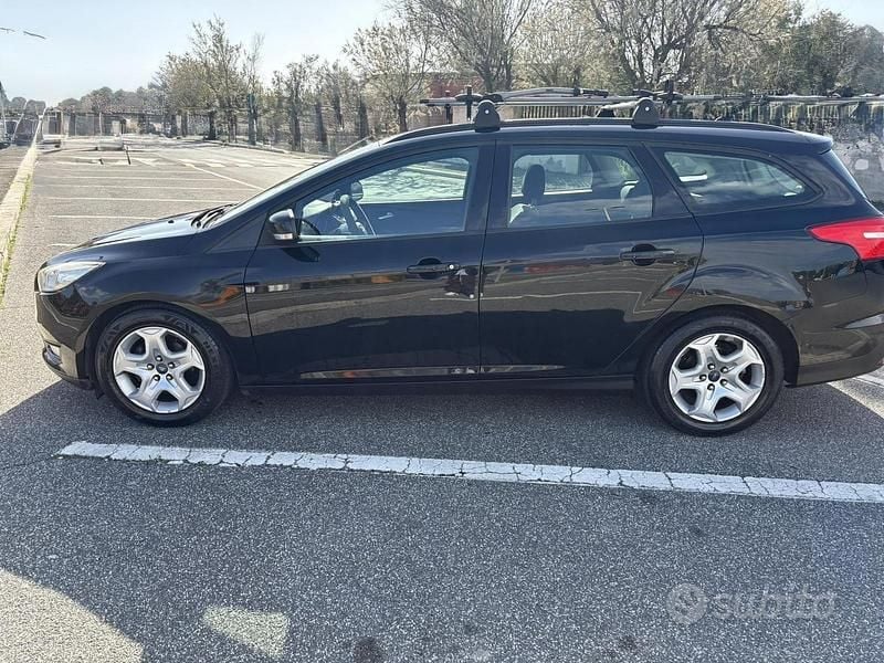 Begagnad Ford Focus 120 HK (88 kW) 2016 Svart Kombi