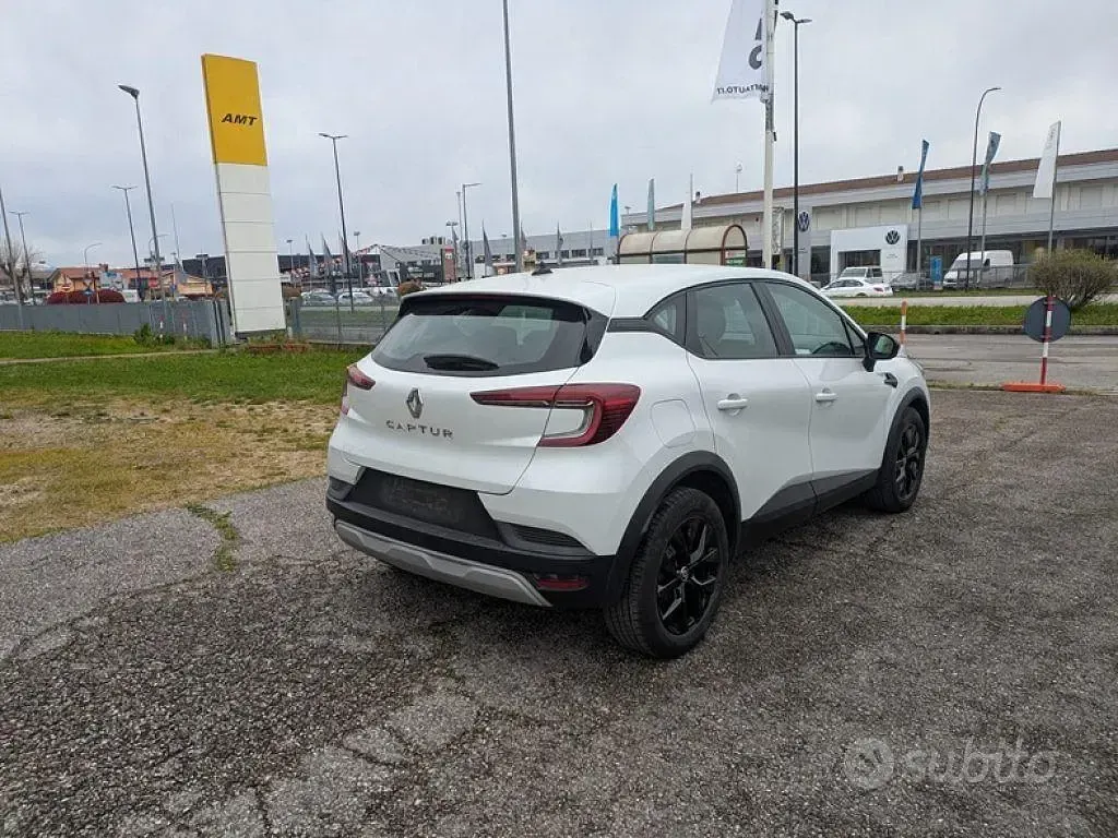 Usata Renault Captur 101 CV (74 kW) 2023 Bianco SUV