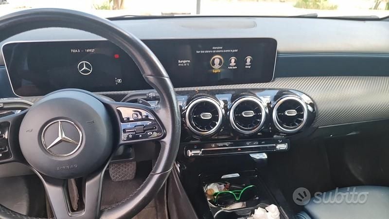 Usata Mercedes A180 136 CV (100 kW) 2019 Grigio Utilitaria