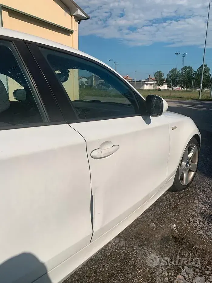 Usata BMW 118 143 CV (105 kW) 2010 Bianco Utilitaria