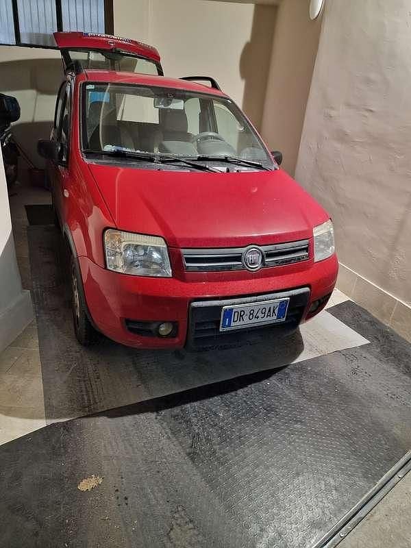 Usata Fiat Panda 4x4 Climbing 60 CV (44 kW) 2008 Rosso Utilitaria