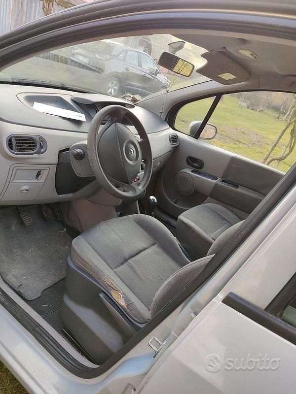 Usata Renault Modus 65 CV (47 kW) 2006 Grigio Monovolume