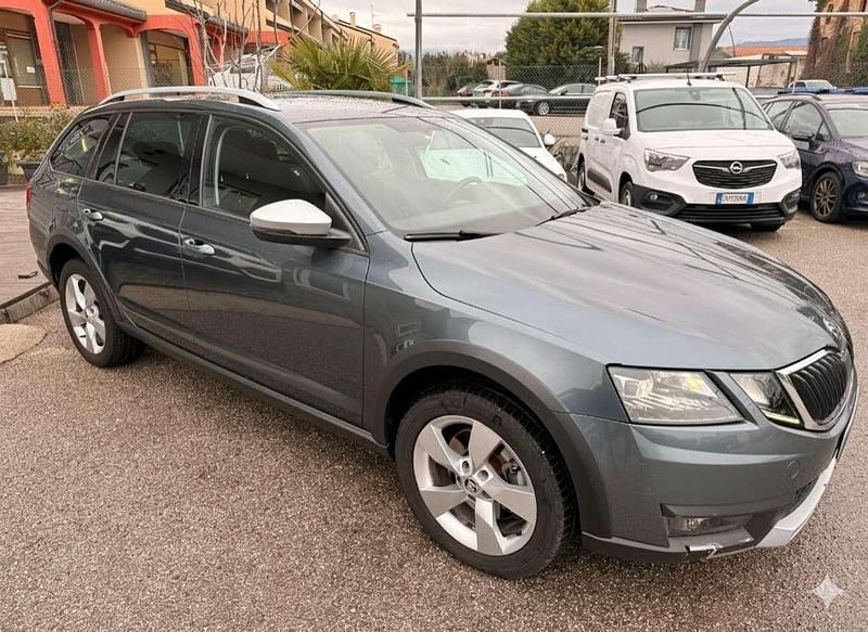 Usata Skoda Octavia 184 CV (135 kW) 2019 Grigio Station wagon