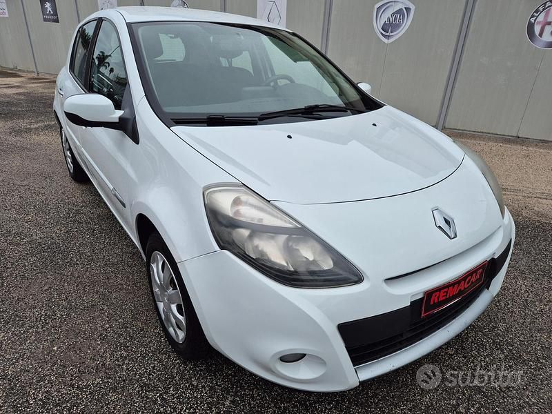 Usata Renault Clio II 75 CV (55 kW) 2011 Bianco Berlina