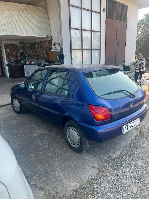 Usata Ford Fiesta 1998 Blu Berlina